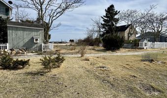 42 Central Ave, Clinton, CT 06413