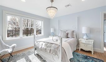 1040 Buttonwoods Ave, Warwick, RI 02886