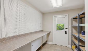 9821 BETTEKER Ln, Potomac, MD 20854