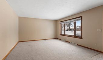 2405 N ERB St, Appleton, WI 54911