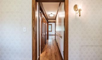 4 Pineway Dr, Auburn, ME 04210