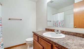 3061 Dover Dr, Akron, OH 44312