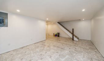 935 Breezewood Cir, Altoona, IA 50009