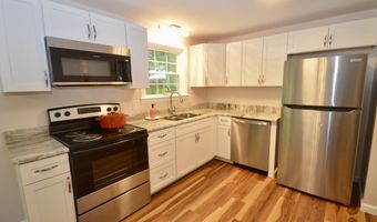 71 Baldwin Dr, Bangor, ME 04401