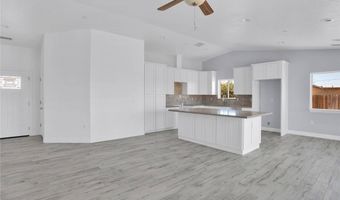 10533 Mohawk Rd, Apple Valley, CA 92308