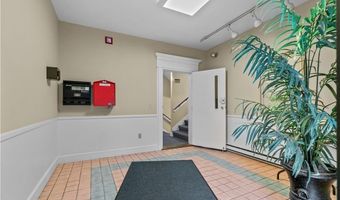 66 Girard Ave 114, Newport, RI 02840