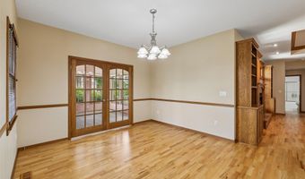 904 Cottage St, Adel, IA 50003