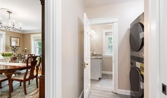 121 Commonwealth Ave, Warwick, RI 02886