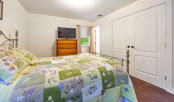 44 Williamsburg Dr, Cheshire, CT 06410