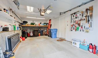 80 TOMAHAWK Trl, Cranston, RI 02921