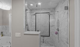 1004 Great Rd, Lincoln, RI 02865