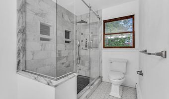 19 Center St, Barnegat, NJ 08005