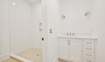 8 Fado Ln, Cos Cob, CT 06807