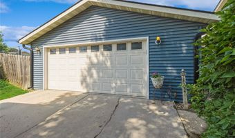 1002 3rd St SW, Altoona, IA 50009