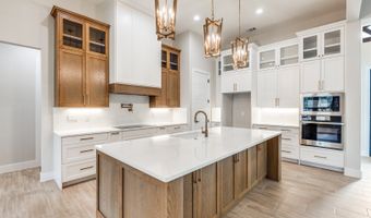 113 Pioneer Trl, Adkins, TX 78101