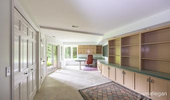 550 Greentree Ln NE, Ada, MI 49301