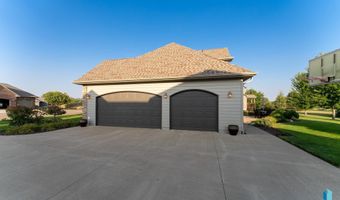 907 St Andrews Dr, Beresford, SD 57004