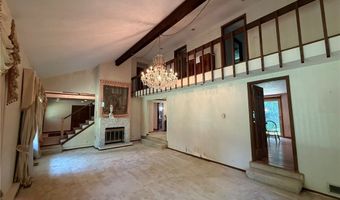 6400 Juniper Dr, Amherst, OH 44001
