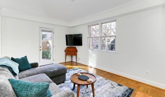 1113 N PITT St #1A, Alexandria, VA 22314