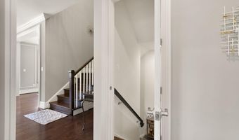 41062 LYNDALE WOODS Dr, Aldie, VA 20105