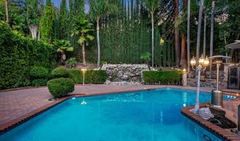 4446 Hayvenhurst Ave, Encino, CA 91436