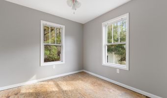 6077 E Kemper St, Bay St. Louis, MS 39520