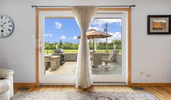 11 E Appletree Ln, Arlington Heights, IL 60004