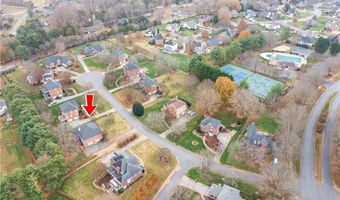 135 Suntree Dr, Advance, NC 27006