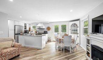 93 Burdickville Rd, Charlestown, RI 02813