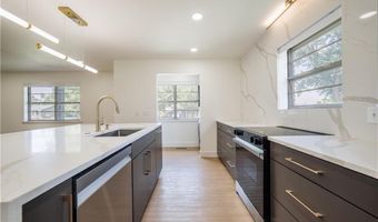 723 8th St, Bentonville, AR 72712
