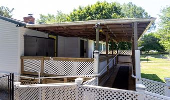 9 Whitewood Rd, Clinton, CT 06413