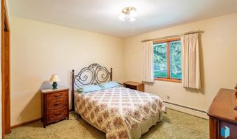 207 S 11th St, Beresford, SD 57004