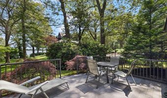 17 Pojac Point Rd, North Kingstown, RI 02852
