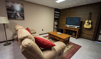 24352 State Highway Ee, Aurora, MO 65605