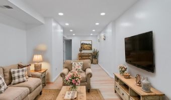 8463 MONARCH Ct, Annandale, VA 22003