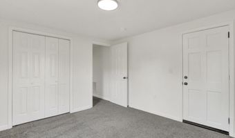 13 E KING St, Abbottstown, PA 17301