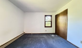 15 Bear Mountain Rd, Danbury, CT 06811