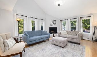 5 Maloney Ln, Middletown, RI 02842