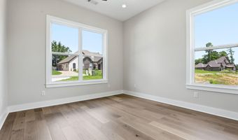 7636 S Shoreline Blvd, Benton, AR 72019