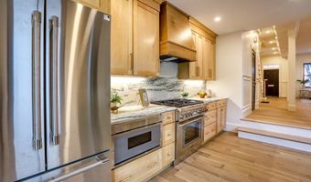 16 Chestnut St, Boston, MA 02129
