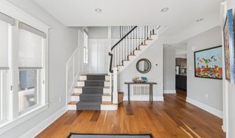 25 W 32nd St, Avalon, NJ 08202