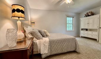 40 Lakewood Dr, Alton, NH 03810