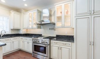 2138 PATRICK HENRY Dr, Arlington, VA 22205