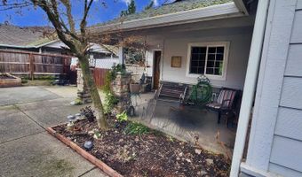 403 Cypress Ave, Rogue River, OR 97537