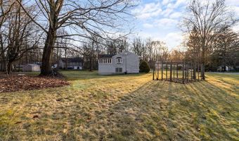 16 Edgebrook Ln, Airmont, NY 10952