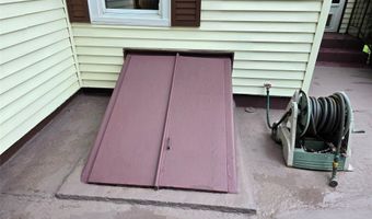 86 S MAIN St, Albion, PA 16401