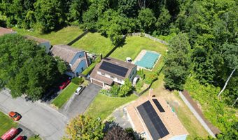 51 Aspen Cir, Albany, NY 12208