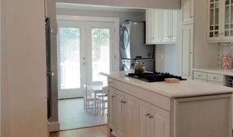 19 Stockholm St, Newport, RI 02840