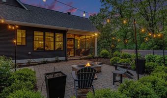 547 Roundtree Dr NE, Ada, MI 49301