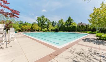 24588 BYRNE MEADOW Sq 302, Aldie, VA 20105